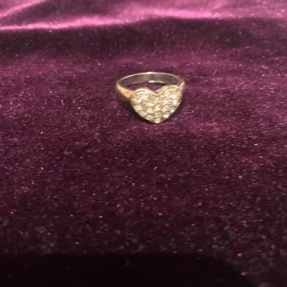 🥶 5/$18 - Rhinestone Heart Ring - Picture 3 of 6